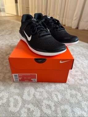 Nike Women’s Black and White Running Shoes